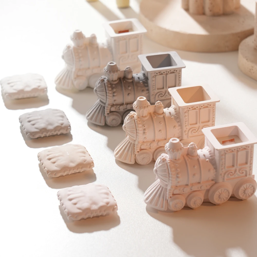 

Christmas Gingerbread Train Candle Vessel Silicone Mold with Lid Wax Melt Burner Concrete Silicone Mould Christmas Ornament