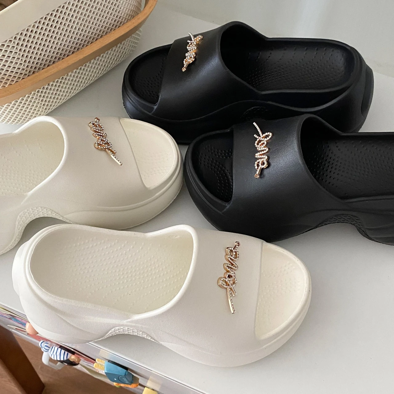 Женские удлиняющие тапочки, размеры 36–41 ярда, новые повседневные сандалии с круглой головкой и бриллиантами, удобные легкие туфли на толстой подошве