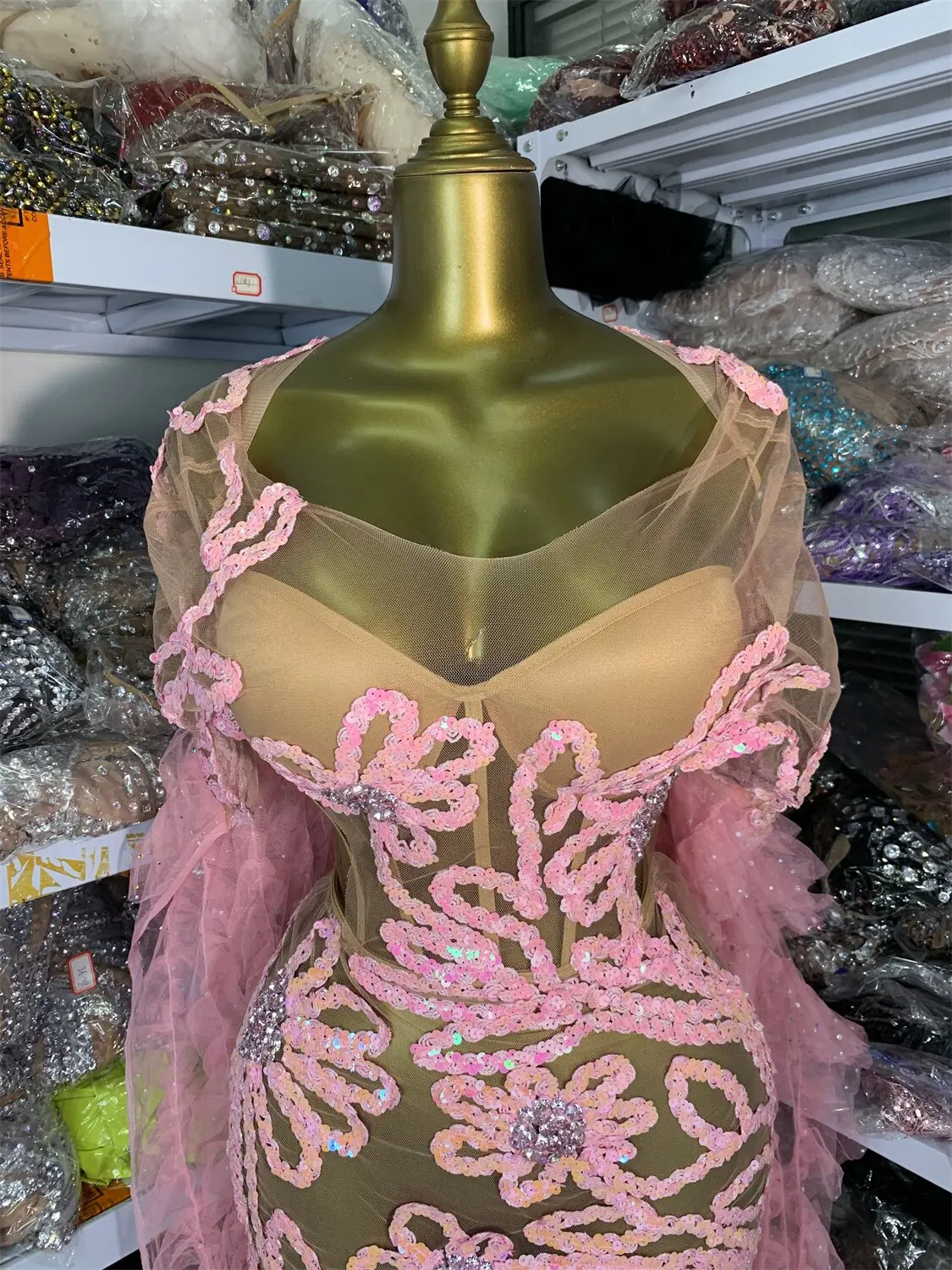 

Factory Sale Women Luxury Evening Party Dress Pink Flower Sequines Embroidered Mesh Floor Length Dress With Shawl Stage Costumes