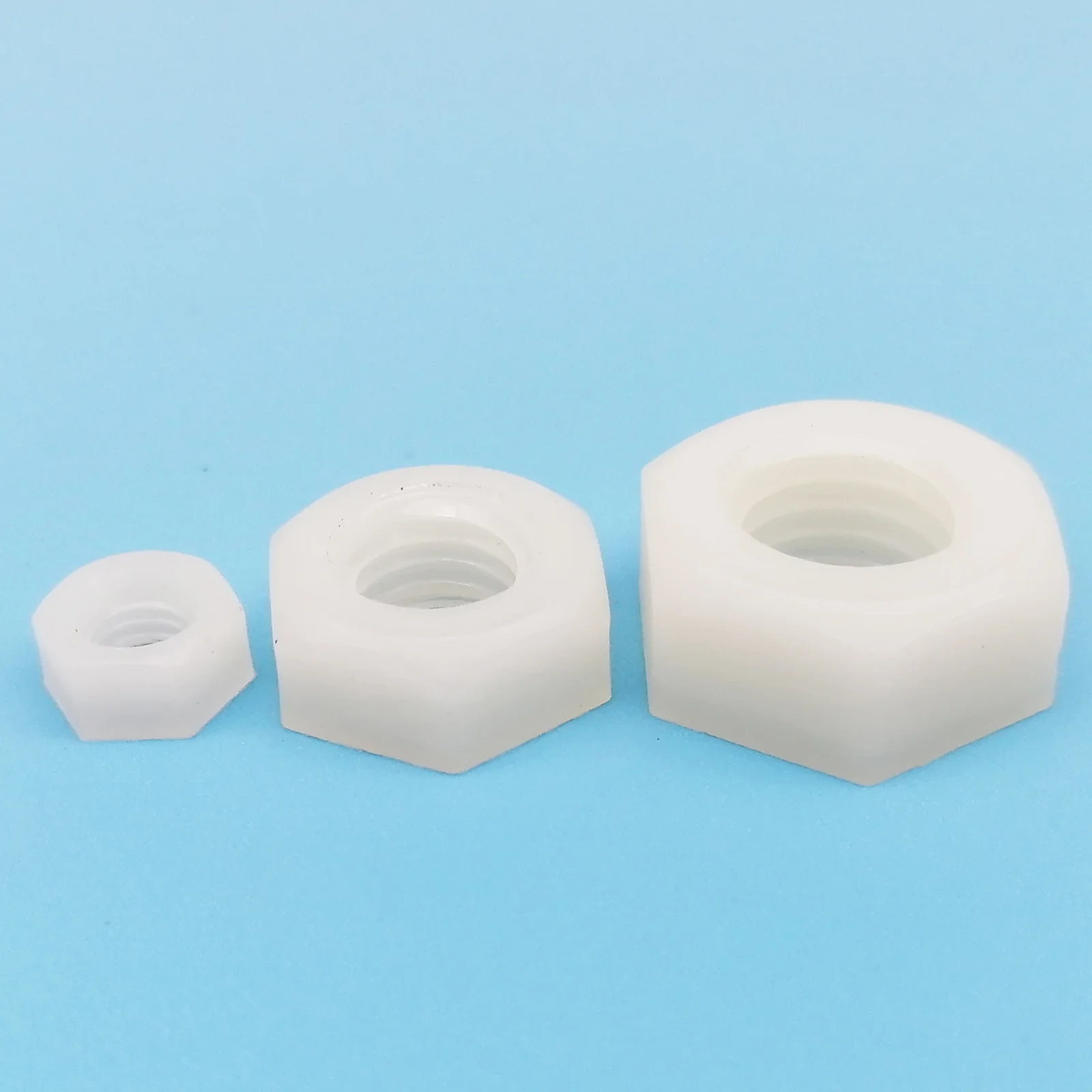 HZYUEGOU 50 Stück Schwarz Weiß M2 M2.5 M3 M4 Kunststoff Nylon Sechskant-Abstandshalter Stecker Buchse Phillips Flachkopf Rundkopf Schraube Bolzen – Detail 7