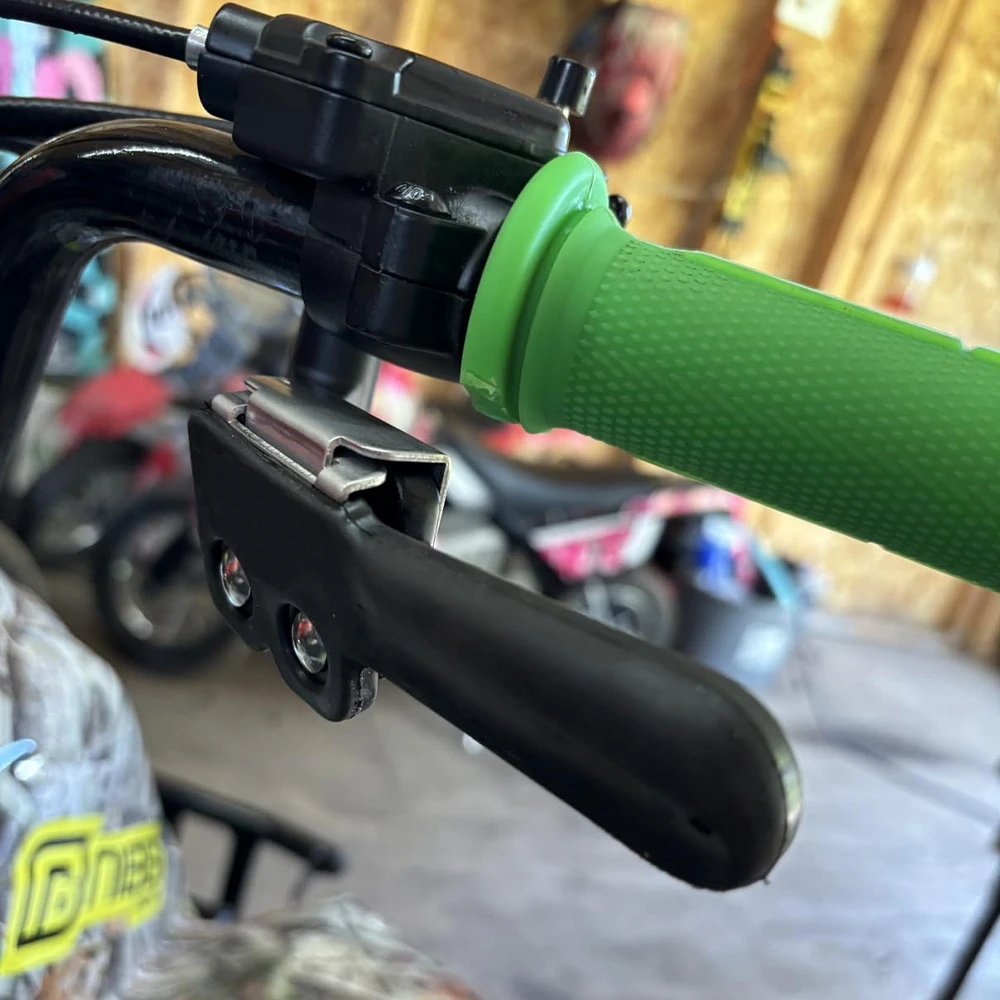 ATV スロットル エクステンダー、ATV 用サム スロットル マスター、2 ピース クランプにより信頼性が高く快適なコントロールを提供します。