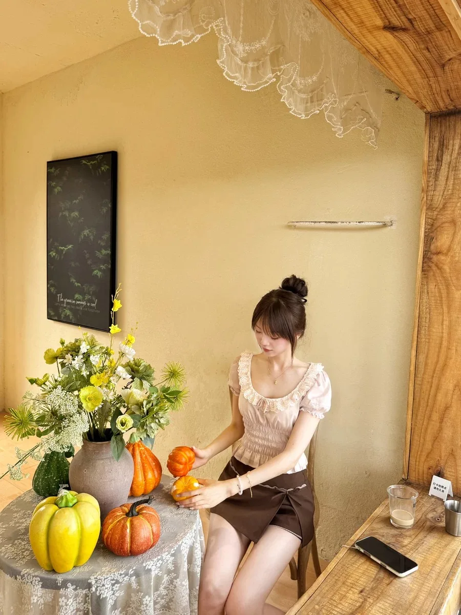 

Chic Business Women's Short Skirt with Slit Lace Bubble Sleeve Slim Fit Top Polyester Fabric UV Protection Summer Shirt