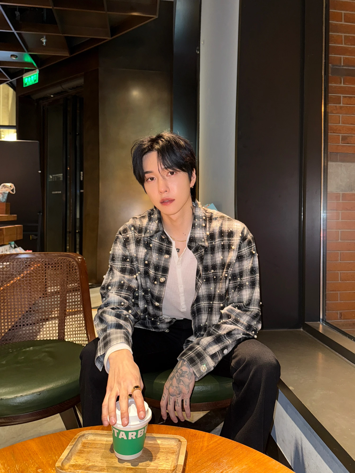 헤비 듀티 라인스톤 장식 루즈핏 긴팔 체크 셔츠 남성용 봄 가을 고급스러운 슬림 효과