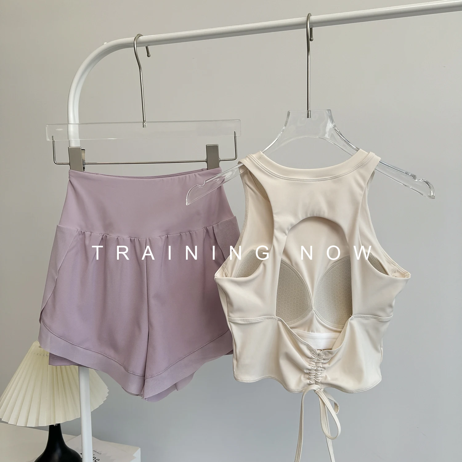 

Спортивный женский летний костюм с тонкой высокой талией для похудения и дышащего профессионального бега и утреннего бега.