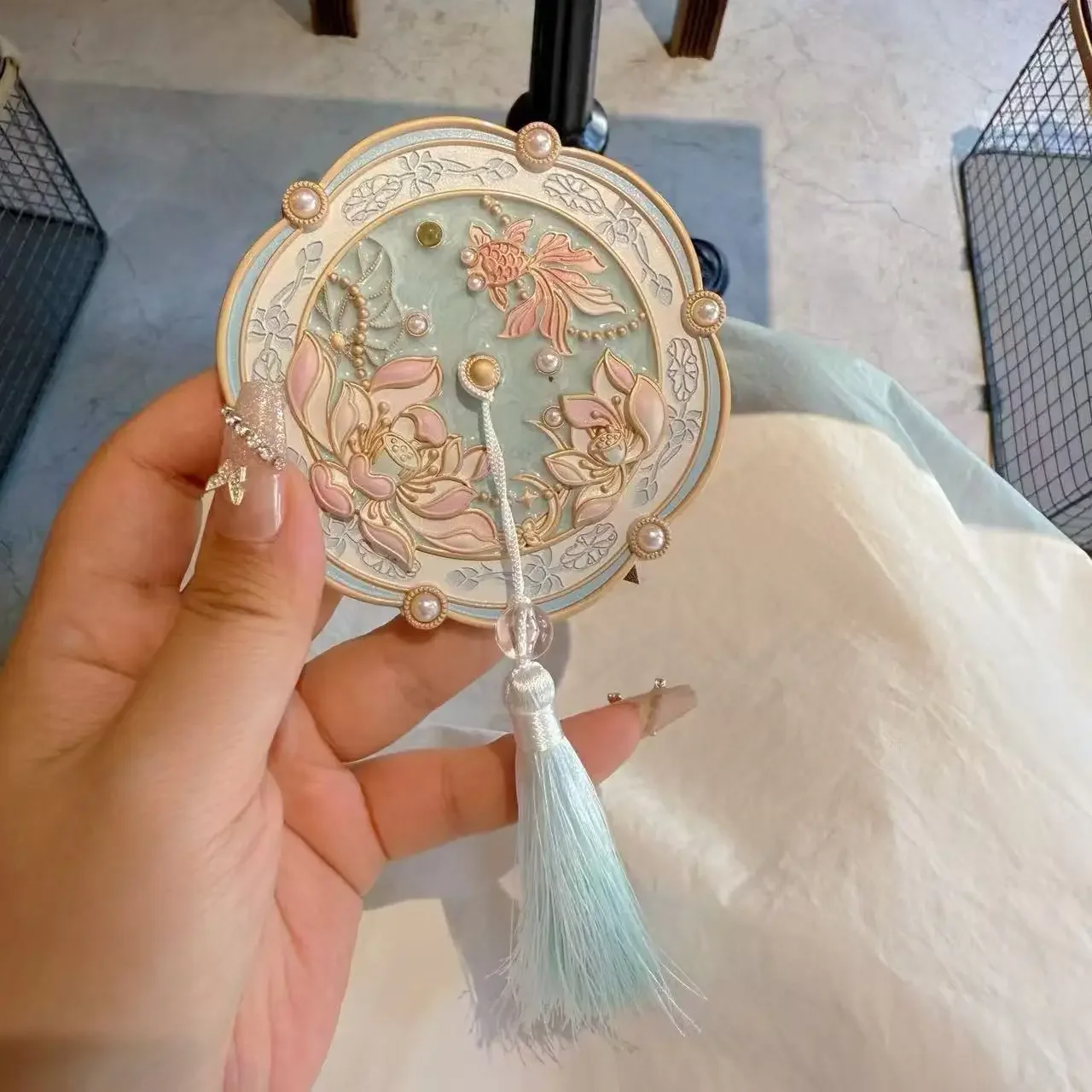 DSA metal makeup mirror retro relief handheld body mirror souvenir gift antique fringed retro