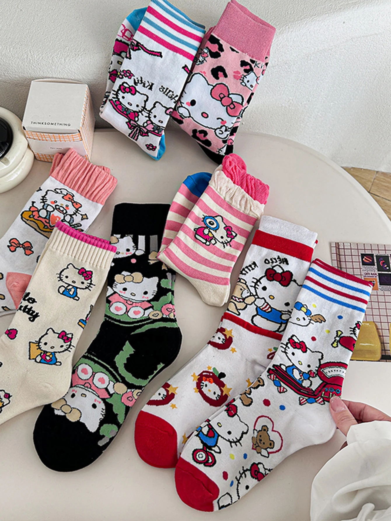 5/10/15 paia di miniso casuali Nuovo modello sanrio Cartoon hello Kitty Calzini a metà polpaccio da donna comodi e traspiranti