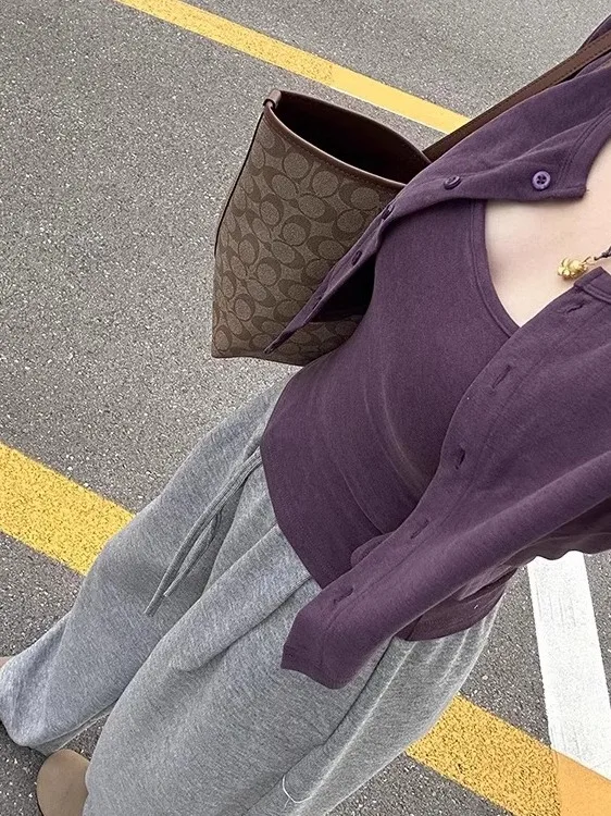 

Корейский стиль: фиолетовый кардиган с длинными рукавами и укороченный топ на тонких бретельках, комплект из двух предметов для женщин, ранняя осень 2025, новинка