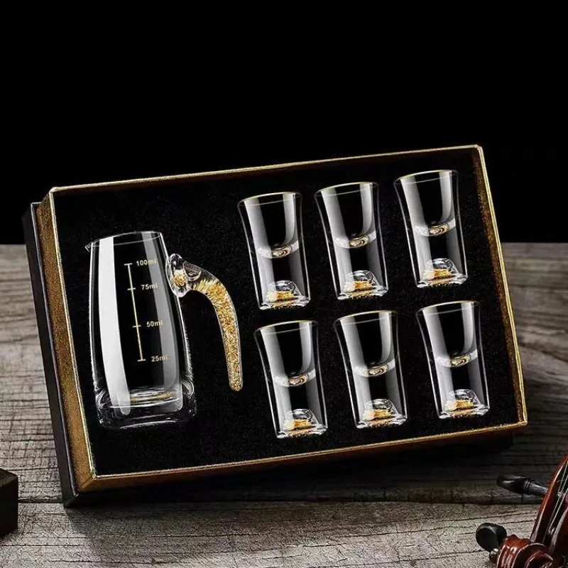 

7pcs Gold foil small wine cup Baijiu dispenser small household wine cup glass crystal wine set spirits cup