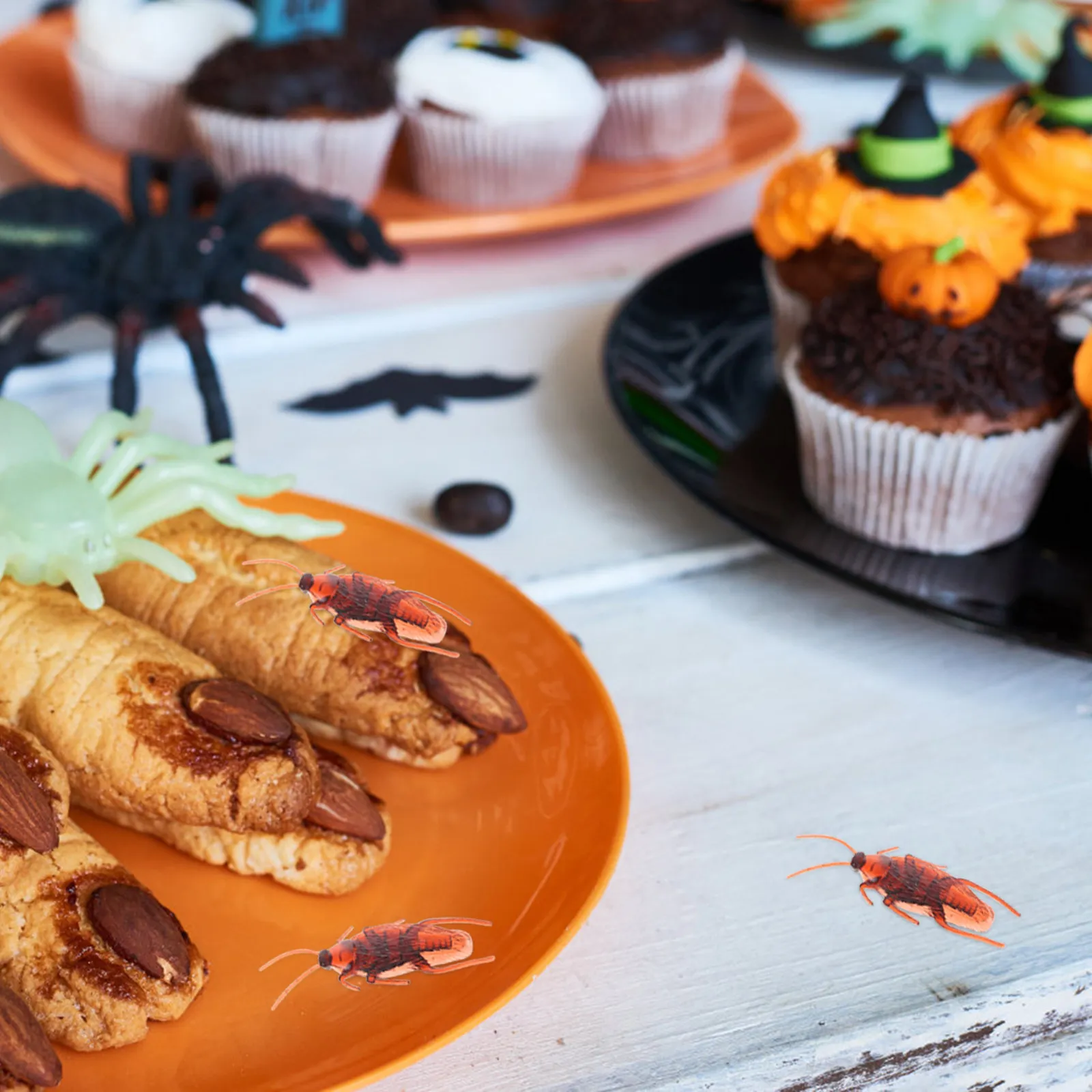 

100Pcs Fake Roach Prank Cockroach Bugs Highly Realistic Plastic Scare for Halloween Party Fun Bulk Pack Fake Plastic