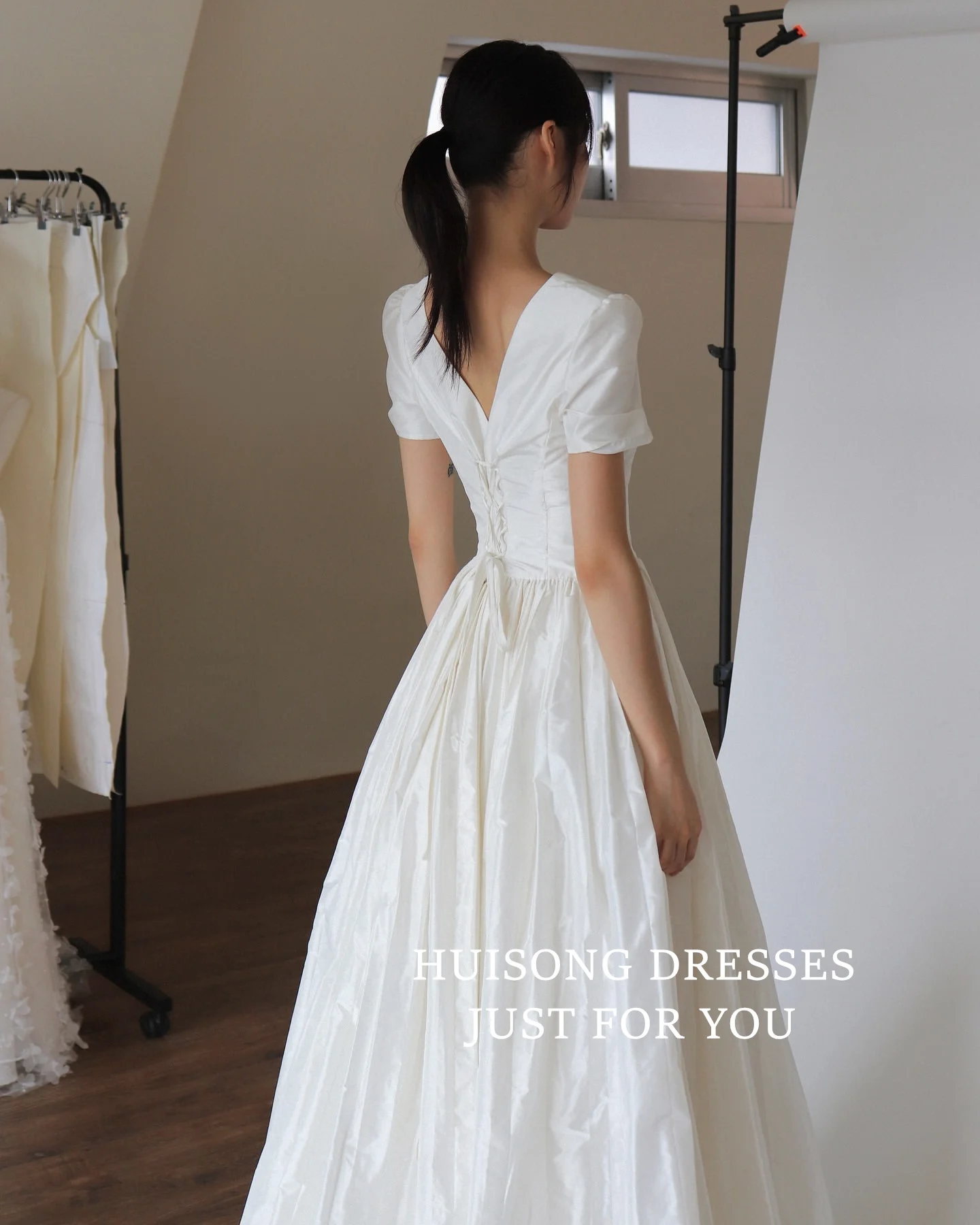 HUISONG Customized White Taffeta Korean Wedding Dress 프롬드레스 Short Sleeves A-Line Bridal Gown Korea Wedding Photo Shoot Dresses 