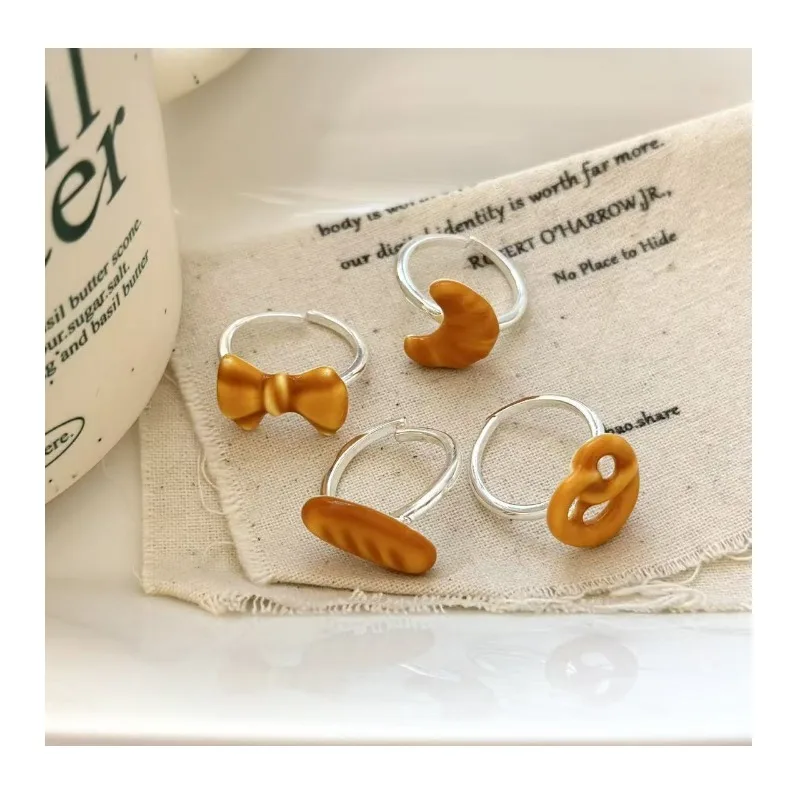 

Children's Fun Caramel Ceramic Bread Party Ring New Niche Design Ring for The Year of The Girl Creative Index Finger Ring