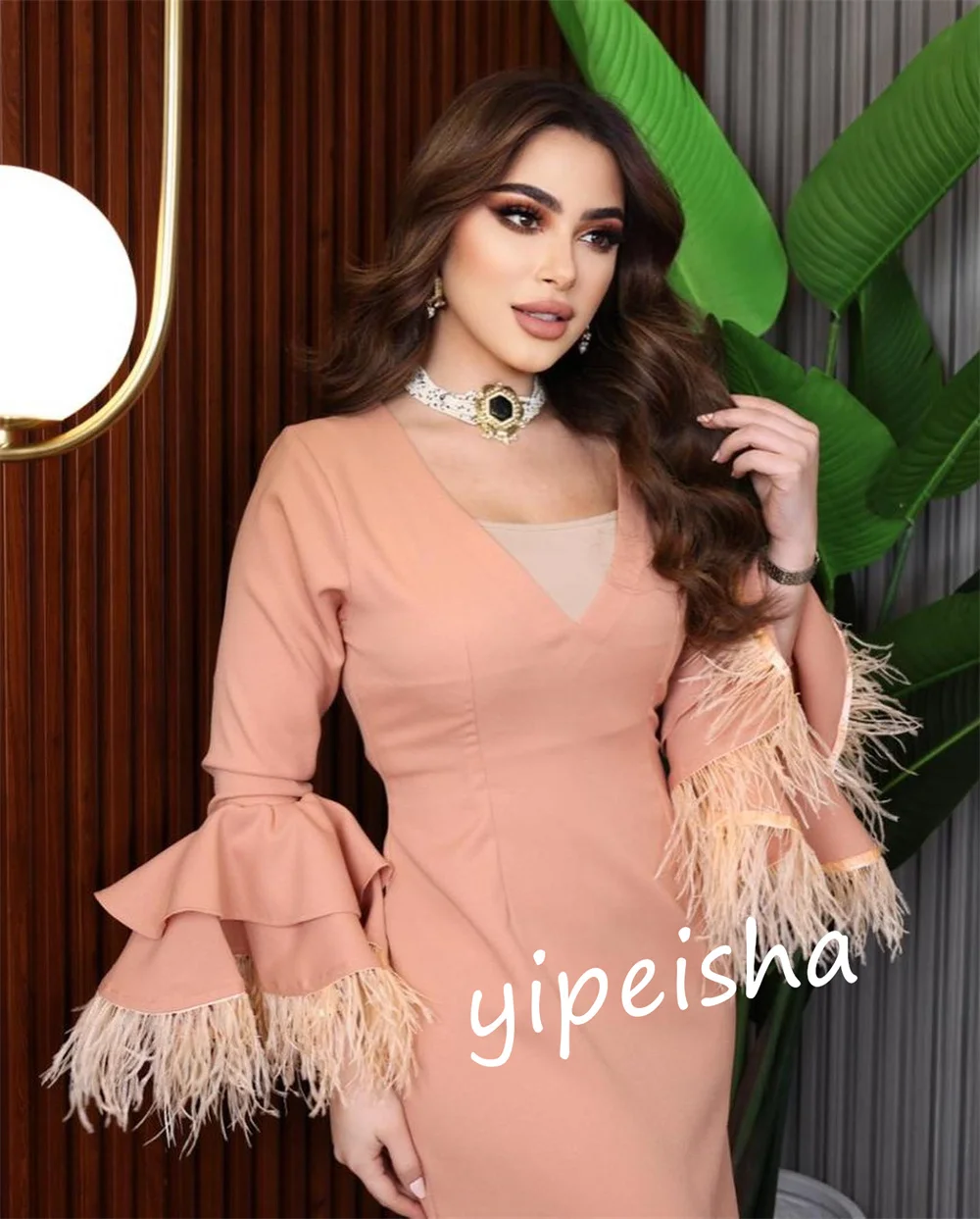 Gaun Prom malam Jersey bulu berjenjang Ruffle pesta pernikahan A-line V-neck Bespoke gaun acara gaun Midi Gaun Arab Saudi