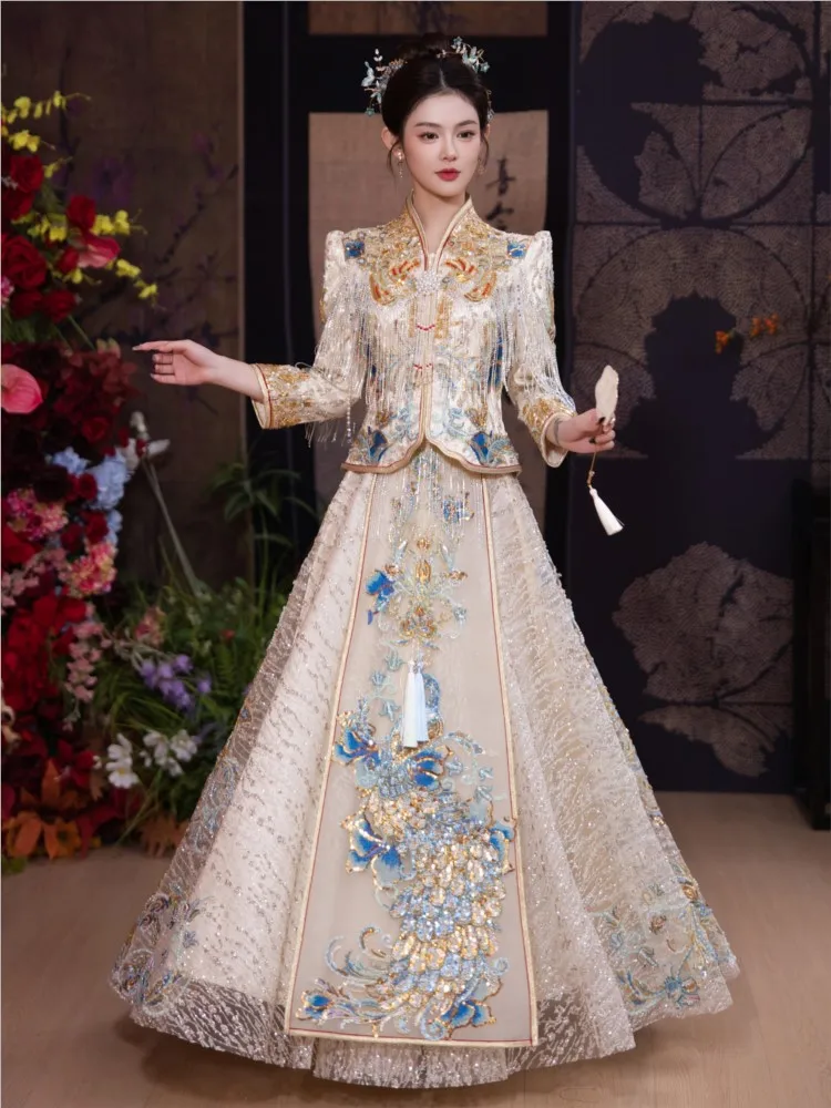 

New bride's wedding dress light-colored Chinese-style toasting for women
