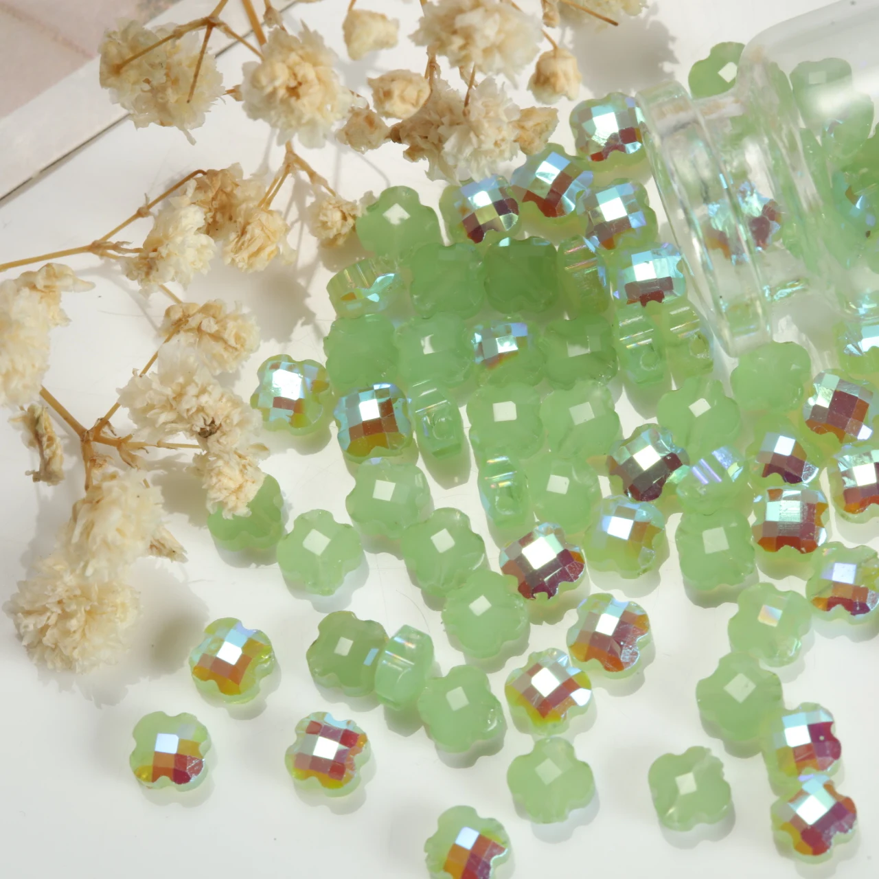 Cuentas de trébol de cuatro hojas de 6 mm, 20-160 unidades, verde lima lechoso, color verde frutal fresco, amuleto de la suerte para pulseras, pendientes y joyería DIY, cuentas espaciadoras