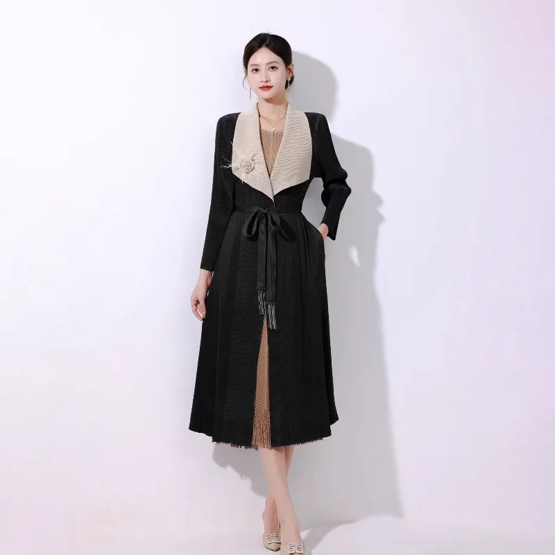

2025 Autumn New Miyake Pleated Women's Trench Coat Long Cloak Jacket Large Size Fashionable Versatile Temperament Women Coat