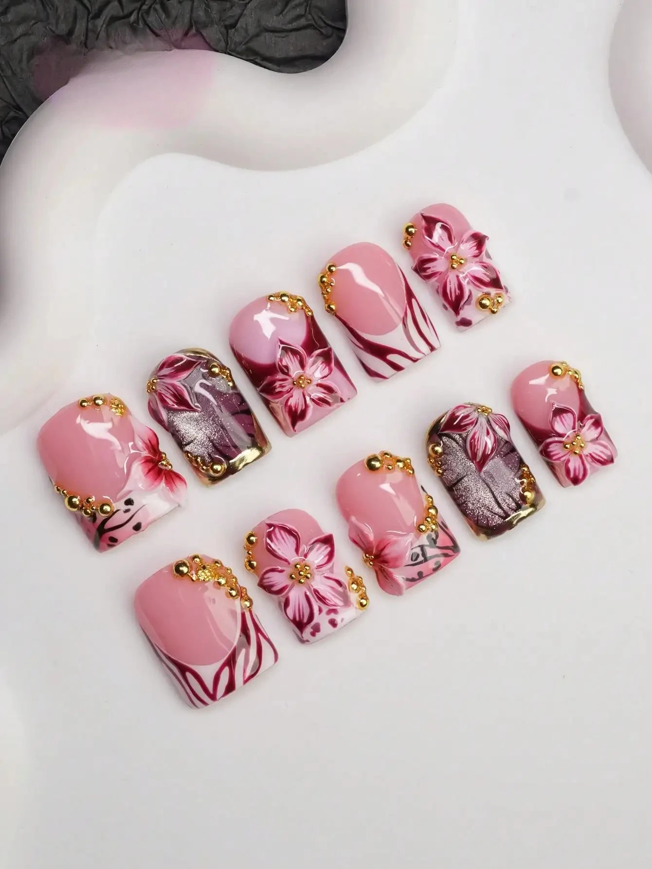 

10pcs Square Shaped Handmade Nail Tips, Y2K Baddie Style, Nude, Red, Gold Nail Plates With French Edge, Carving, Steel Beads, Bubble Beads, Asymmetrical Liquid Metal, Cat Eye Element Design, Pure Handmade Nail Tips Suitable For Women And Girls, Glitter Na
