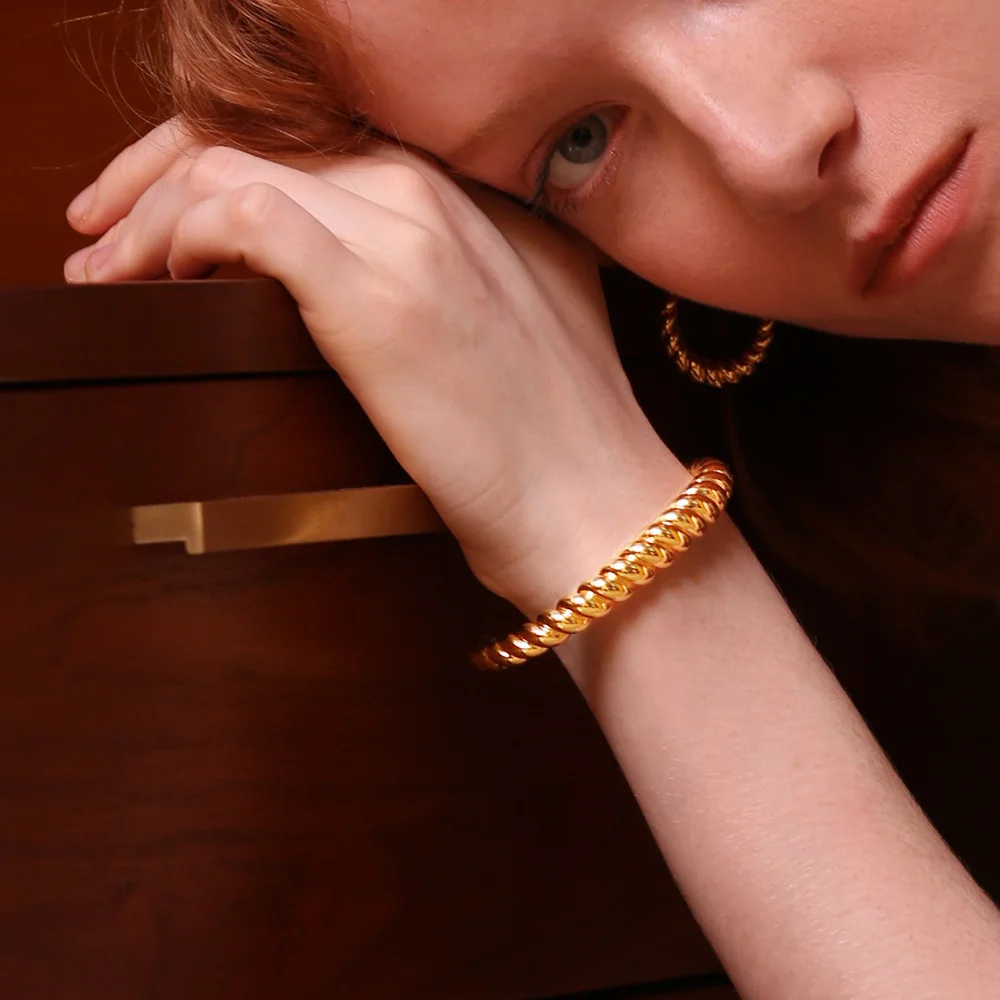 ENFASHION Twist Bracelet For Women Gold Color Cuff Bracelets Fashion Jewelry Bijoux Femme Bangles Friends Gifts BF182031