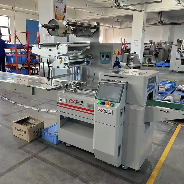 Puffy Corn Roll Automatic Packaging Flow Wrapper Rice Cracker Plastic Bag Puffed Food Rice Cake Full Automatic Packing Machine