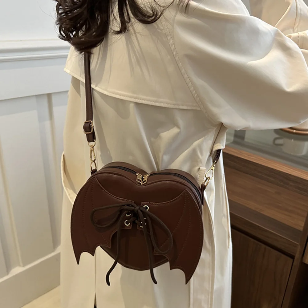 

Solid color bat simple texture 2025 new style temperament fashionable design western-style personality heart single shoulder cro