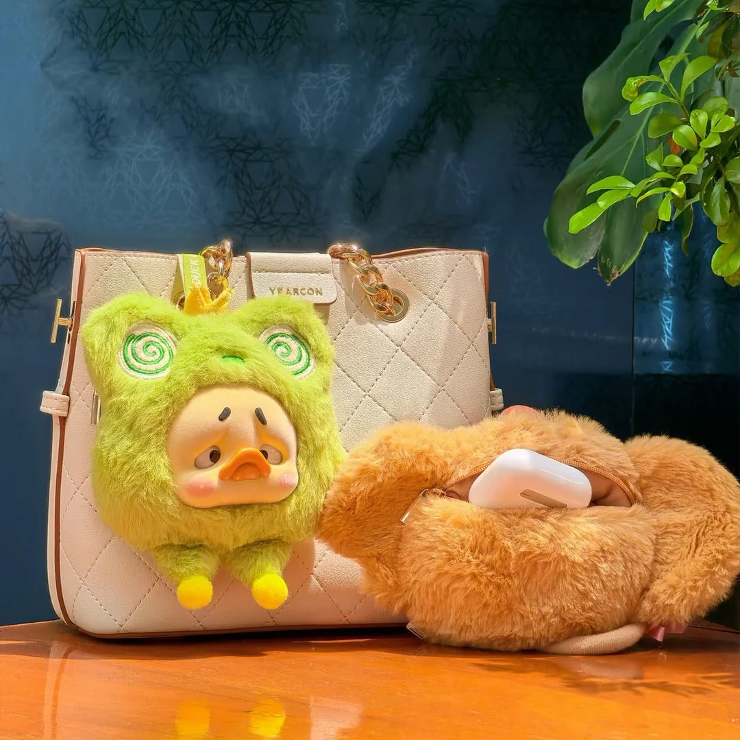 

Фигурки аниме, сумка для наушников, глухая коробка, натуральная Upset Duck Fable Rebels, серия уток, милая сумка, кулон, игрушка, подарок для девочки по индивидуальному заказу