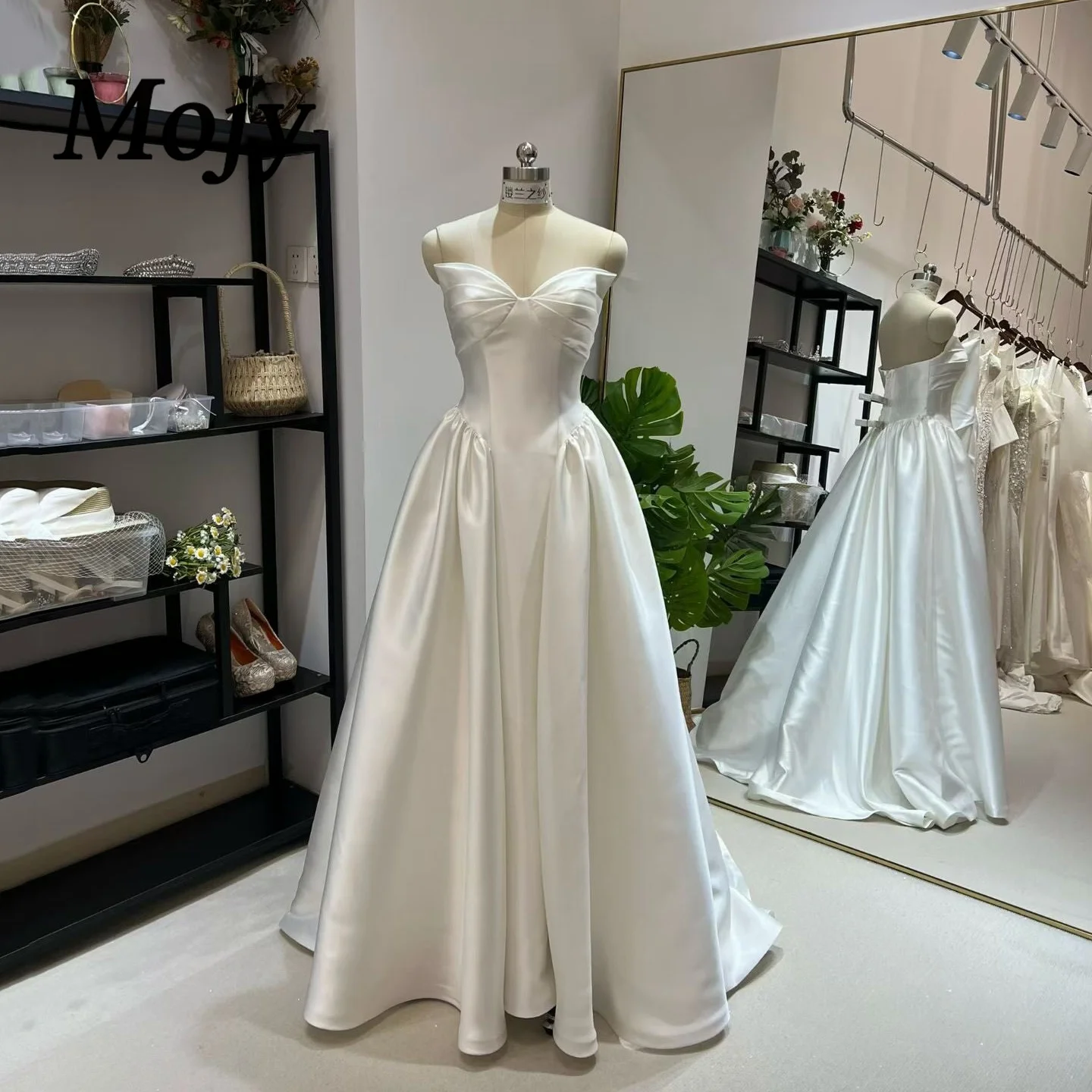 Mojy 2026 Vintage Wedding Dresses Sweetheart Strapless Satin A-Line Ivory Bridal Gown Pleats Princess Bride Dress Customized