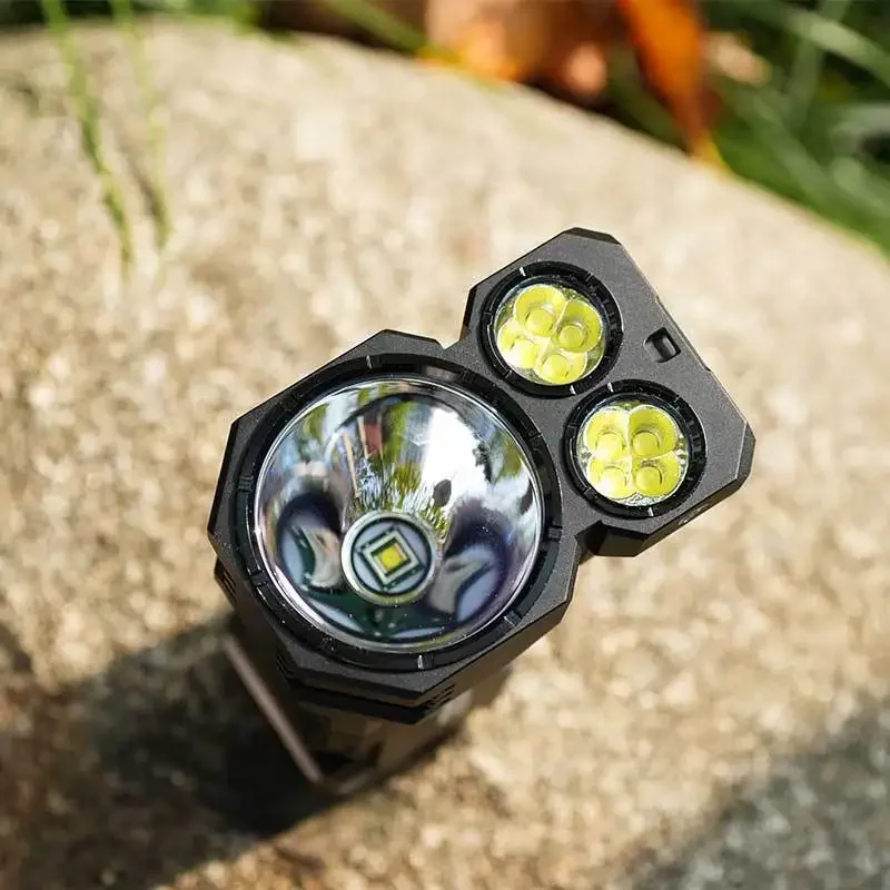 New outdoor strong light long-range search and rescue flashlight LED high lumen rechargeable flashlight