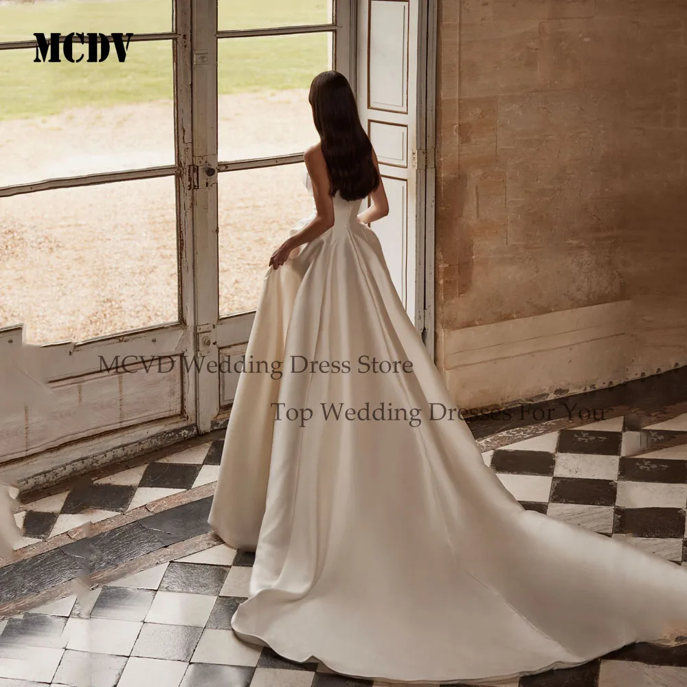 MCDV Abiti da sposa eleganti 2025 Raso di lusso A-Line Sweetheart Side Split Backless Abito da sposa Donna Robe De Mariée Personalizzato