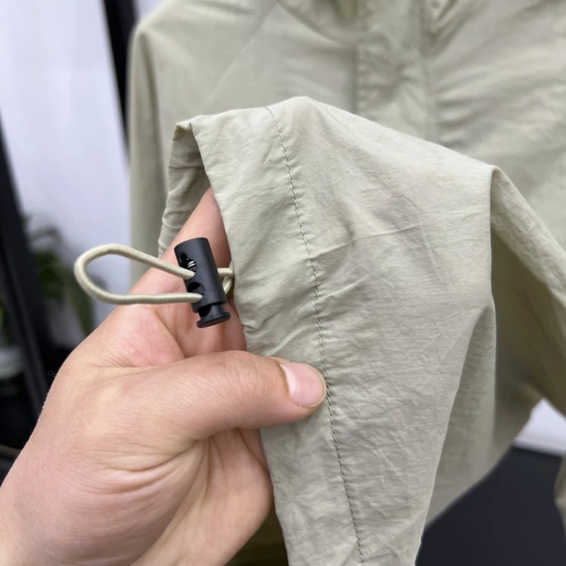 UPF50+ เสื้อกันหนาวหมวกป้องกันแสงแดดสําหรับบุรุษและสตรีผ้าน้ําหนักเบาเหมือนผิว 100% โพลีอะไมด์ UV Blocking ระบายอากาศได้และแห้งเร็ว