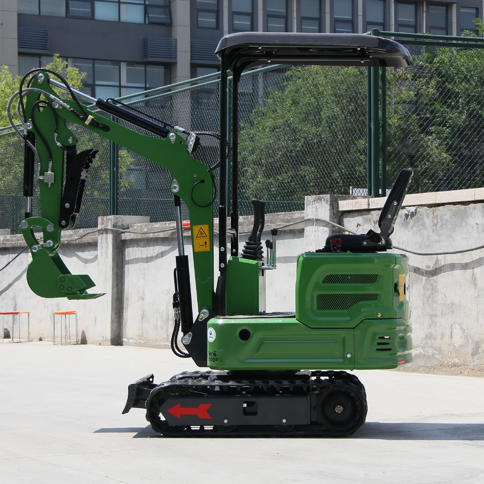 На складе США — мини-экскаватор 2000 фунтов с двигателем B&S мощностью 13,5 л.с., гидравлическое вспомогательное оборудование с добавлением покрытия.