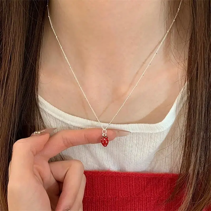 XIYANIKE Sweet Strawberry Pendant Necklaces For Women Girl Fashion New Clavicle Chain Jewelry Gift Party колье