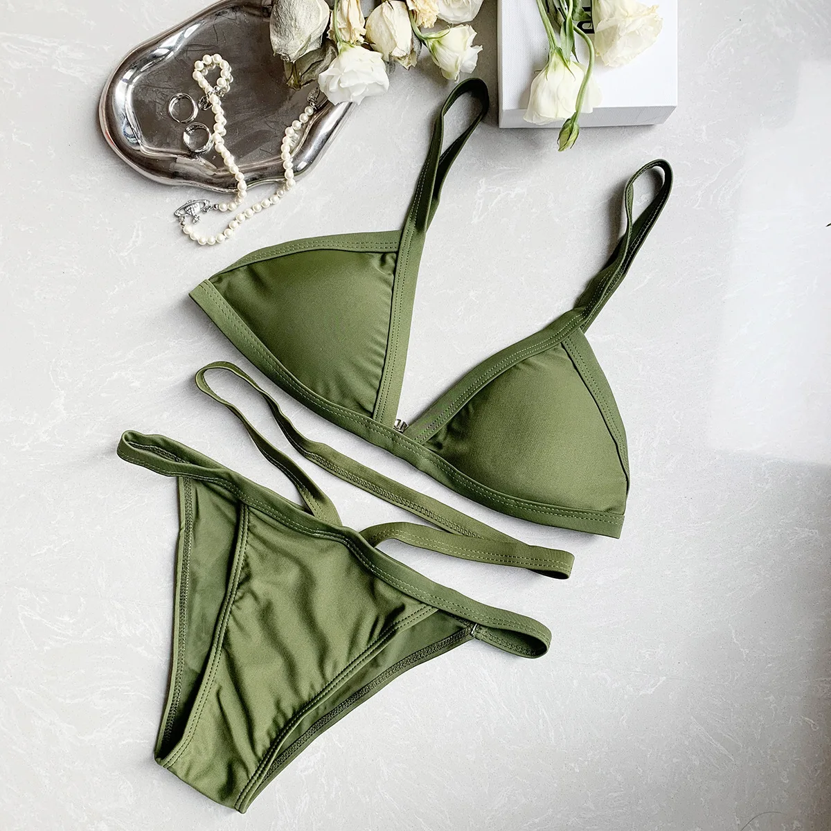 Sexy 2 pezzi Bikini verde militare 2024 donne costume da bagno femminile costumi da bagno perizoma Bikini Set brasiliano coreano spiaggia costume da bagno piscina