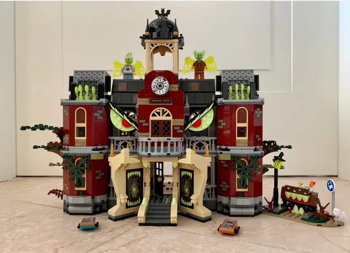 2024 neue 70425 Newbury Haunted High School Modell Bausteine Kit Ziegel Kreative Jungen Erwachsene Geburtstag Geschenke