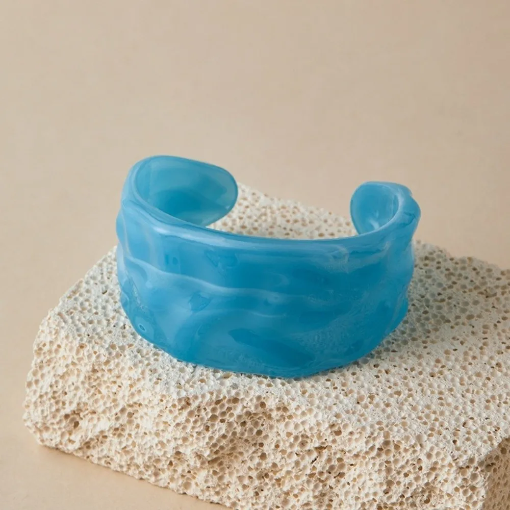 New Vintage Resin Bracelets Acrylic Gradient Color Chunky Bracelets Concave Surface Wide Opening Hand Jewelry For Women