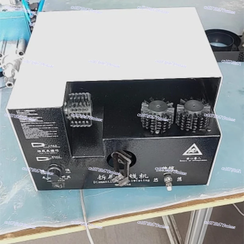 

Shielded wire brushing machine Split wire twisting machine Knitting wire twisting machine