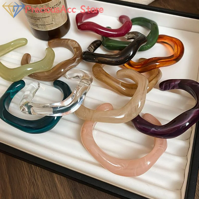 أزياء فريدة من نوعها غير النظامية الاكريليك الكفة الأساور للنساء بسيطة الملمس متعدد الألوان هندسية مفتوحة الإسورة مجوهرات نسائية #1