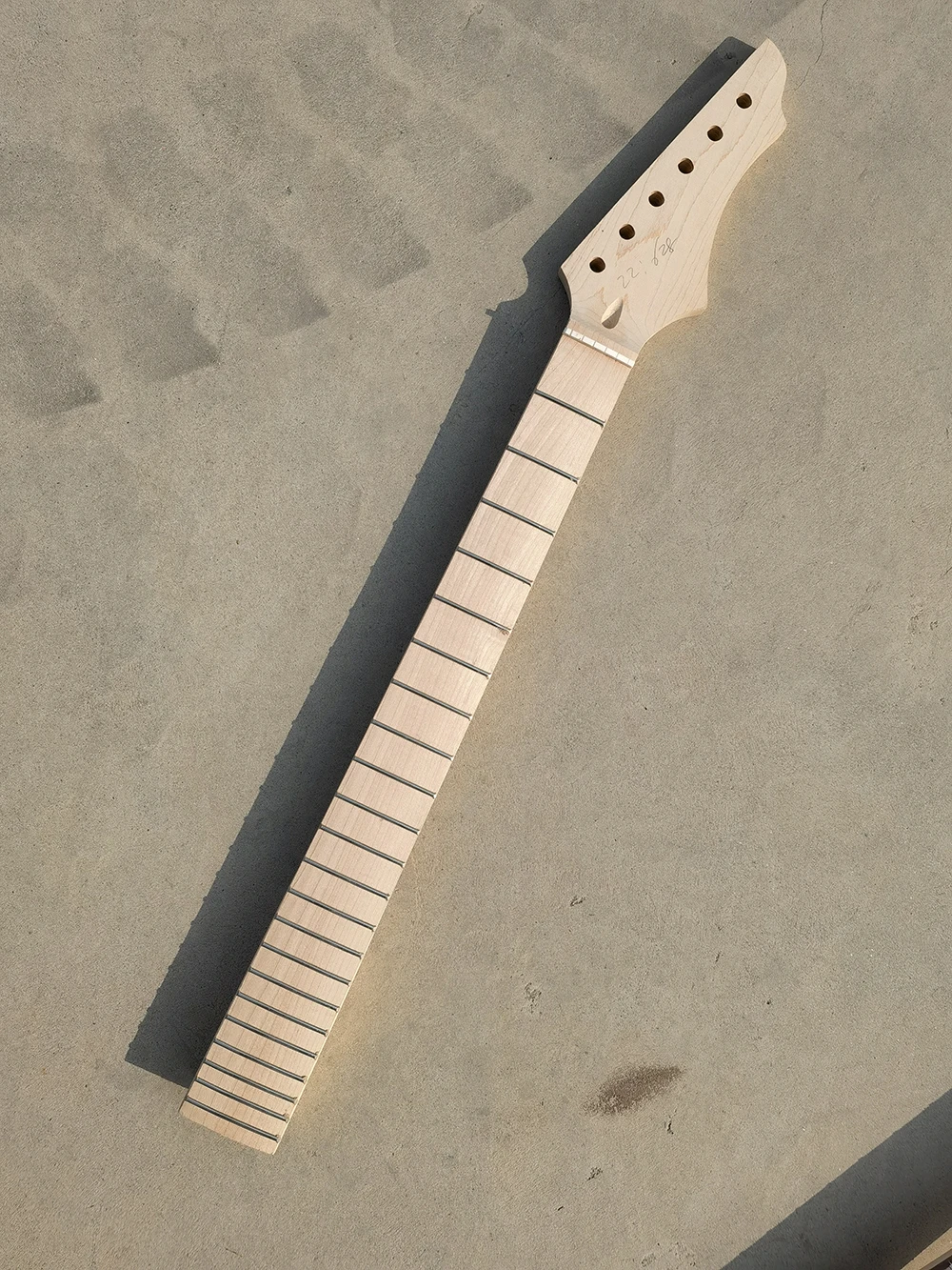 Yinfente Guitar Neck Replacement 22 Fret 628mm Maple  maple  fretboard (not synthetic) with the headstock