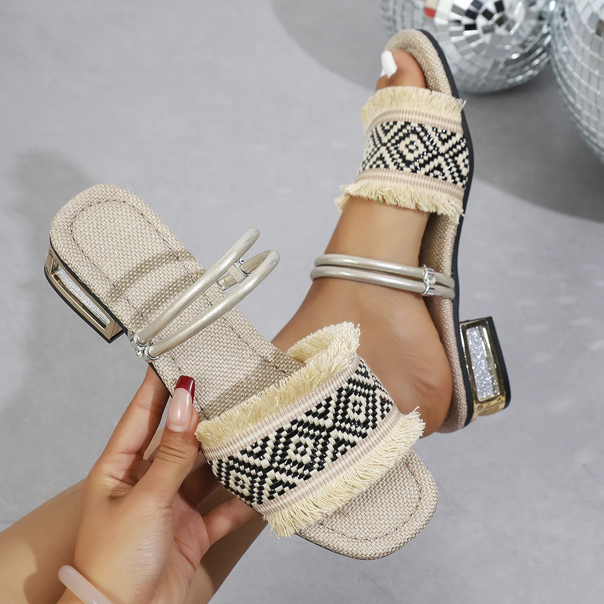 

2026 New Women Sandals Embroidered Thick Heel Slippers Outdoor Wear Fairy Style Sandals Versatile Fashion Designer Shoes Women