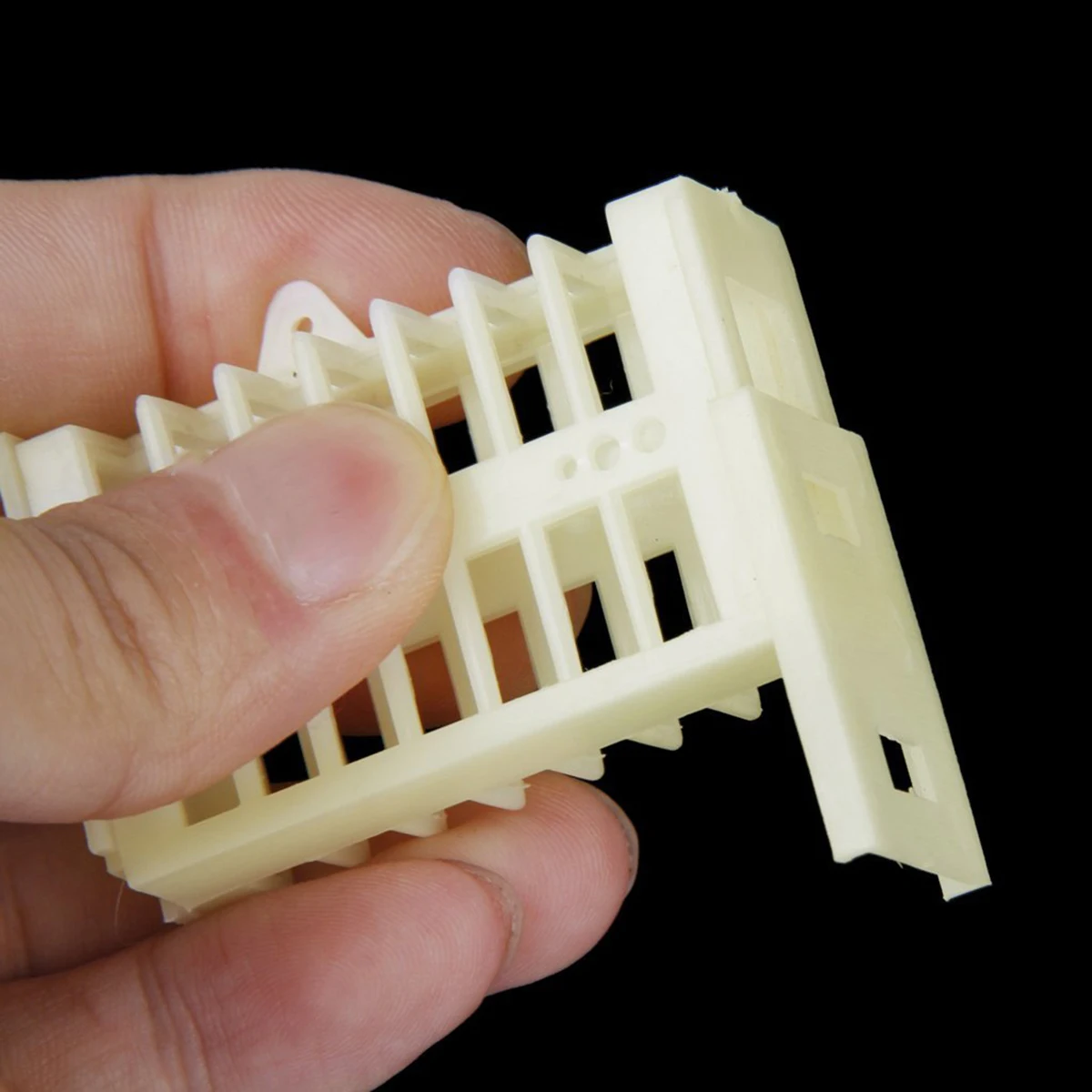 

10Pcs Cage Adjustable Extensible Match-Box Style Beekeeping Tool Introducing Moving Catching Queens Size 48x28x15mm