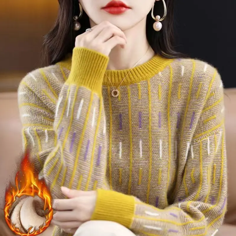 

2023 New Autumn and Winter Fashion Western Style Color Matching Plush Bottom Sweater Temperament Commuter Loose Women's Sweater