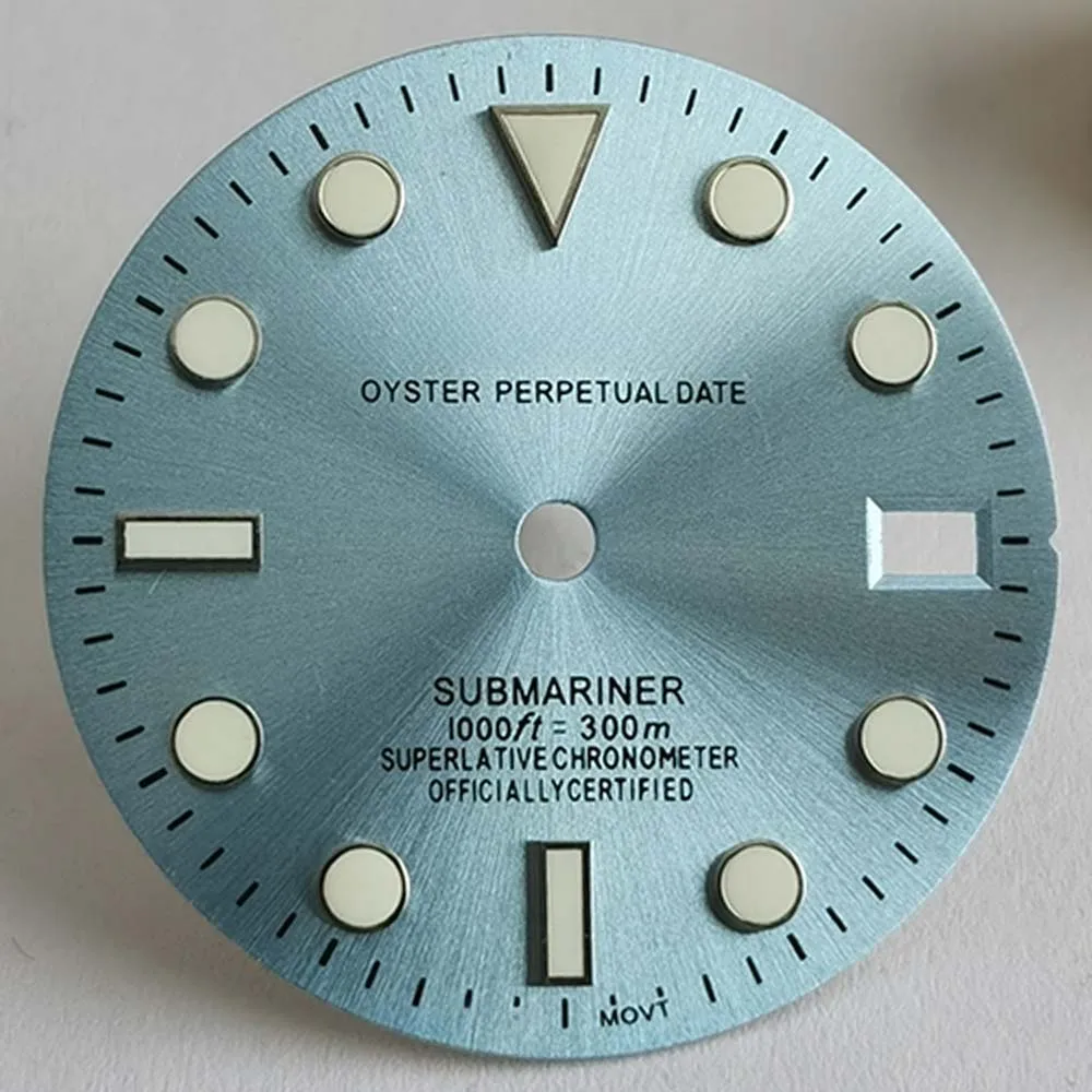 The new SUB sunray modified S dial has round studs 28.5mm green luminous NH35 NH36