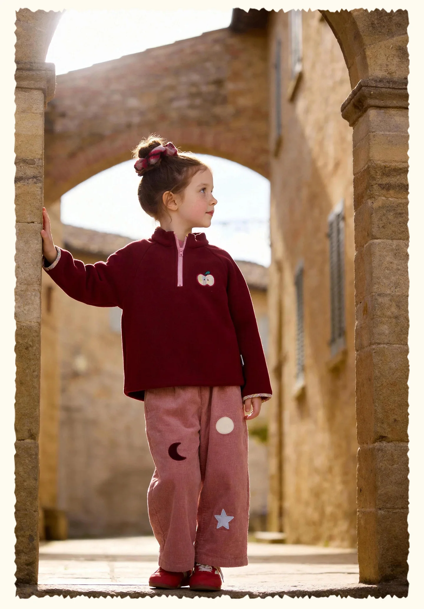 Amila 2026 Herbst Neue Kinder-Sweatshirt mit Stehkragen Vintage-Patch-Stickerei Farbblock Niedlich Verspielt Alltagstaugliches Vielseitiges Oberteil – Detail 12