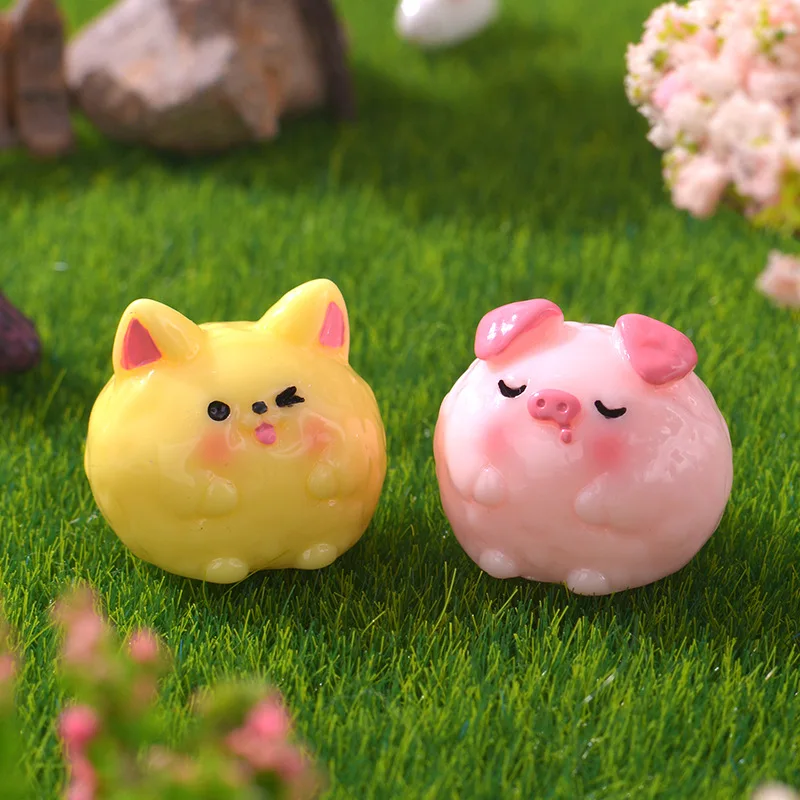 Figurines Miniatures Cute Bear Pig Cat Dog Animals Micro Landscape Ornaments For Home Decorations Room Decor Table Accessories