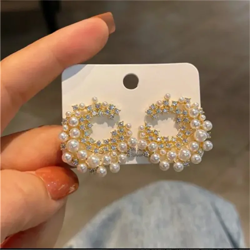 

New Silver Plated Pearl irregular round C Earrings For Women Light luxury Retro High-end Zircon Earrings Summer New Style