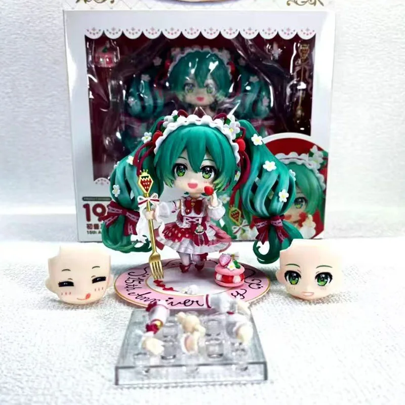 

12-сантиметровая аниме-фигурка Хацунэ Мику в образе клубничного торта (Нендороид) # Коллекционная фигурка 1939 года, выпуск к 15-летию, модель для декора, подарок