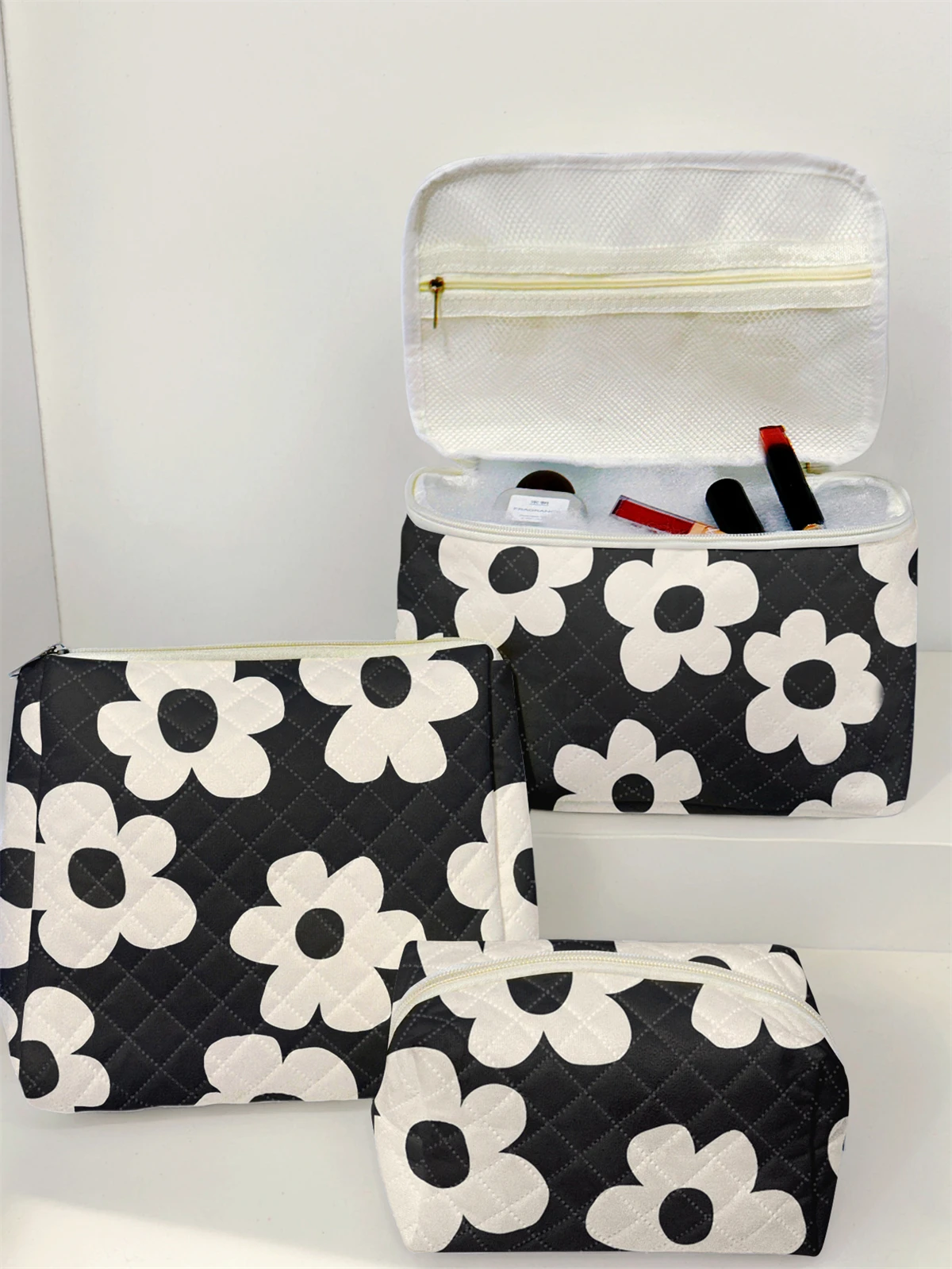 

1 Set Portable Makeup Bag, Large Capacity Design, Easily Accommodate Your Cosmetics, Lightweight And Portable For Storing Cosmet