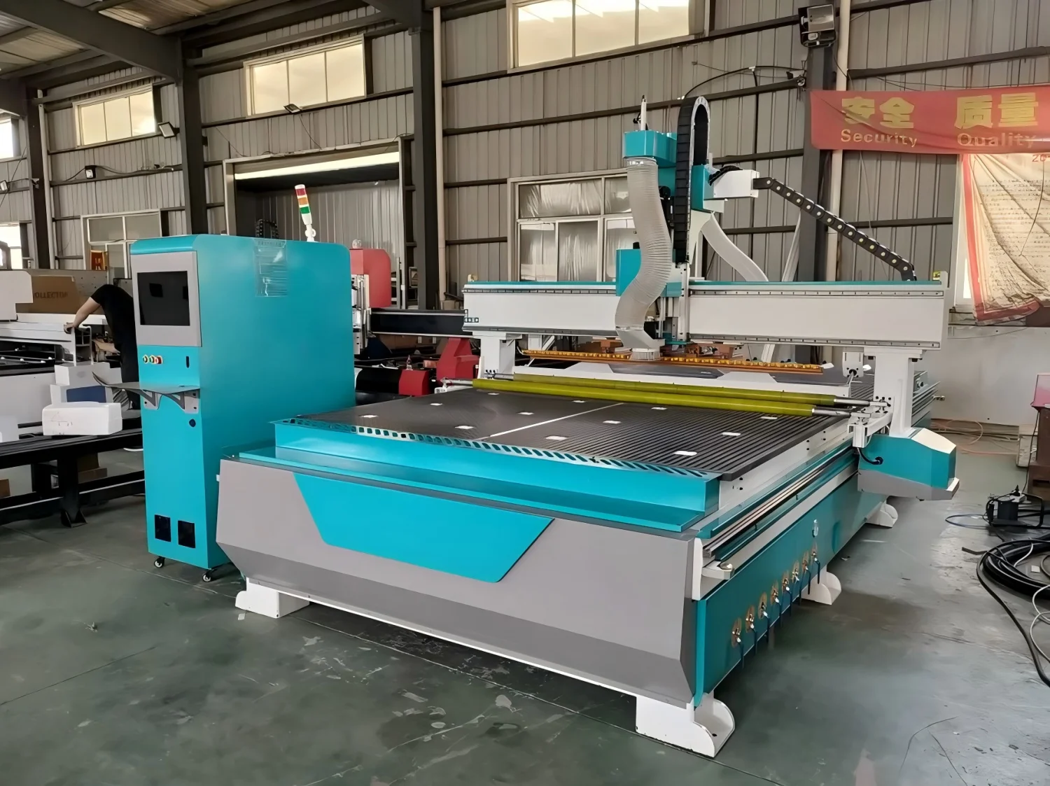 Router CNC 1325 in Offerta Speciale, 3 Assi, per Taglio Legno, Insegne, Lettere, Acrilico, PVC, Alluminio, con Sistema Sottovuoto, Nuovo Modello