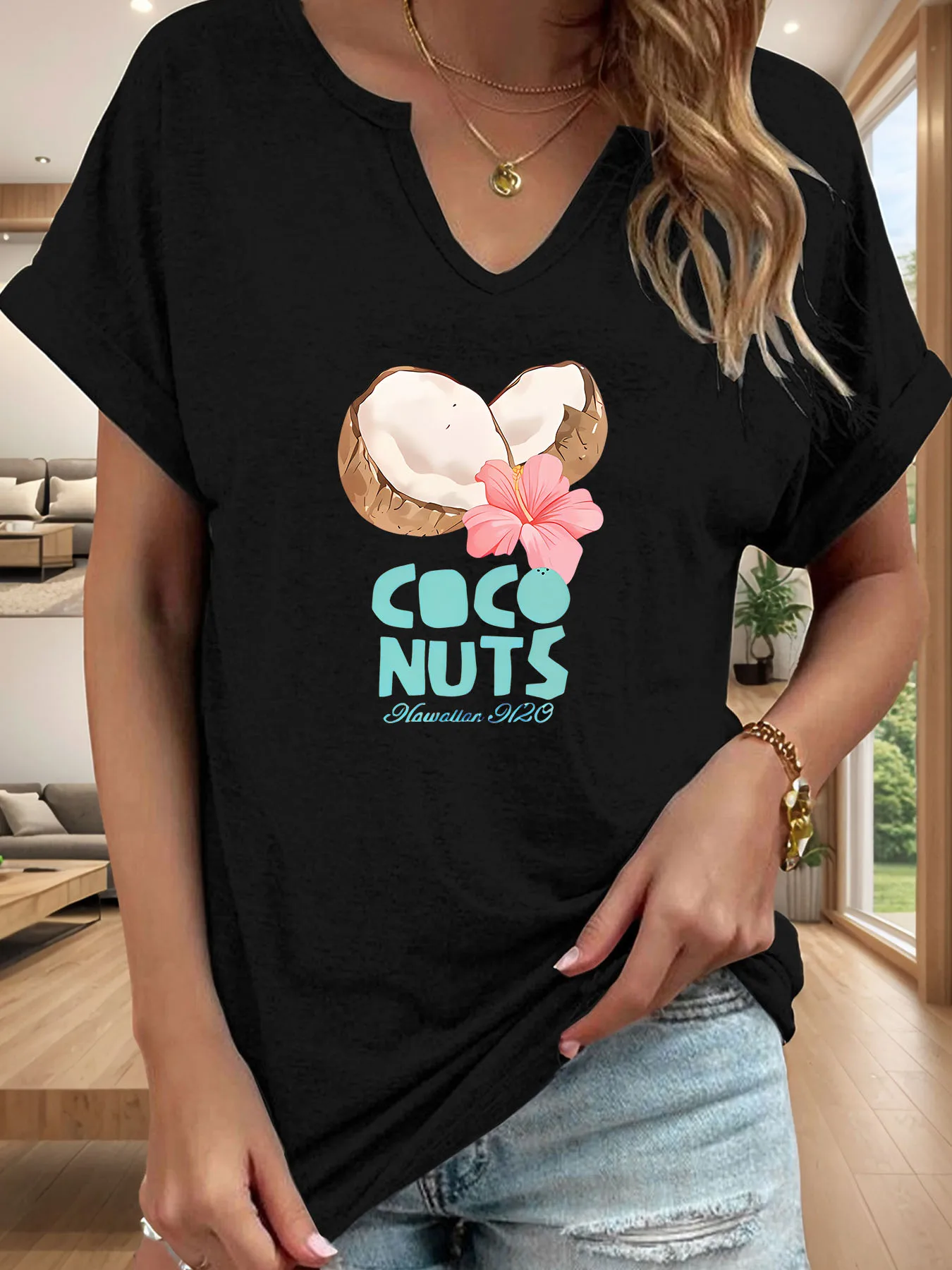 Island breeze coconut flower print T-shirt, casual and fashionable V-neck rolled sleeve short-sleeved top for women