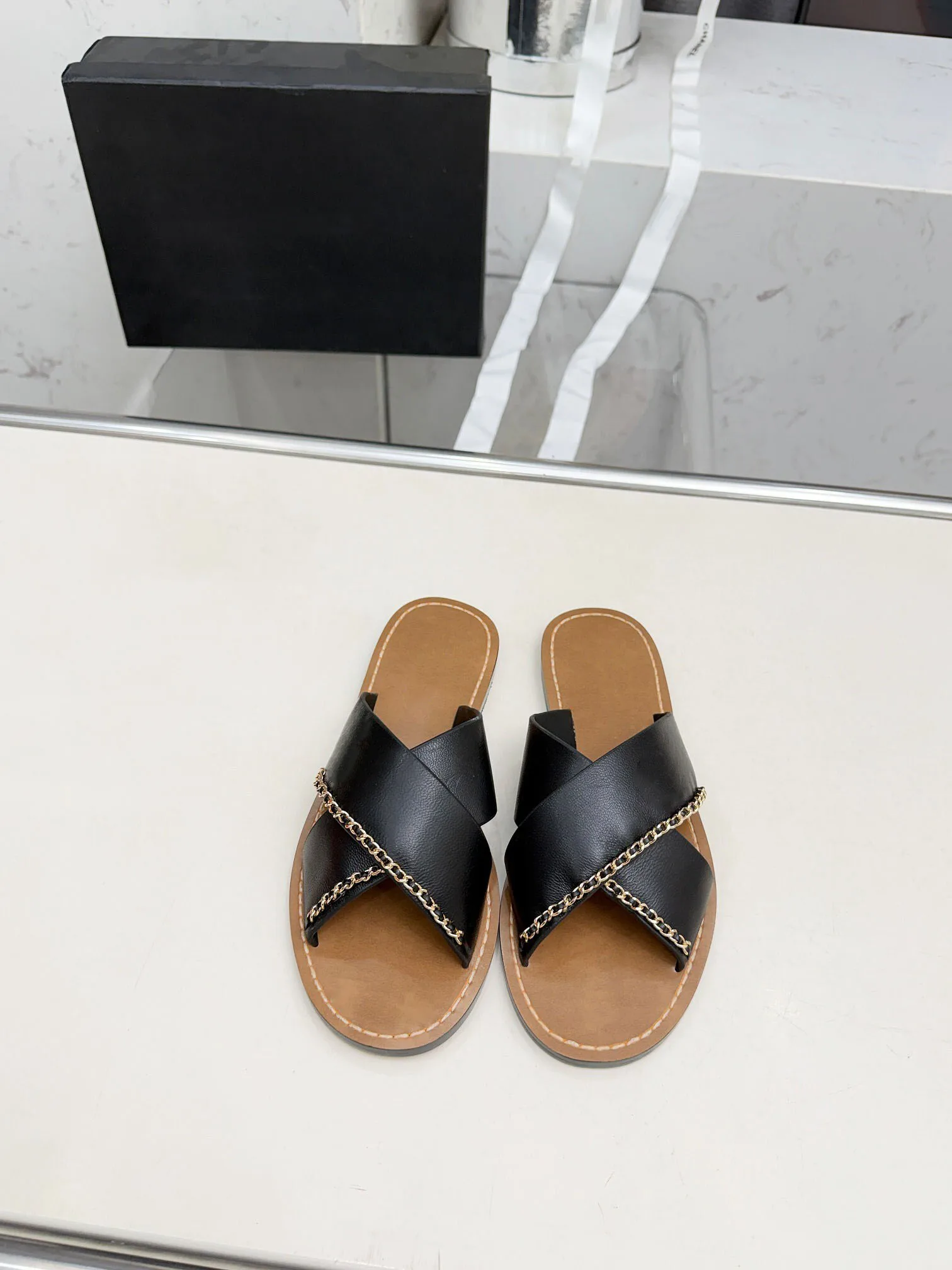 

High-End Fashionable Sheepskin Comfortable Unisex Casual Shoes Stylish Leather Footwear for Men And Women