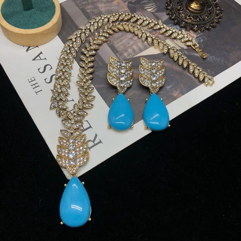 

Retro Old Gold with Diamonds, Water Drops, Turquoise Pendant, Short Necklace, Collarbone Chain, Earrings, Elegant and Versatile