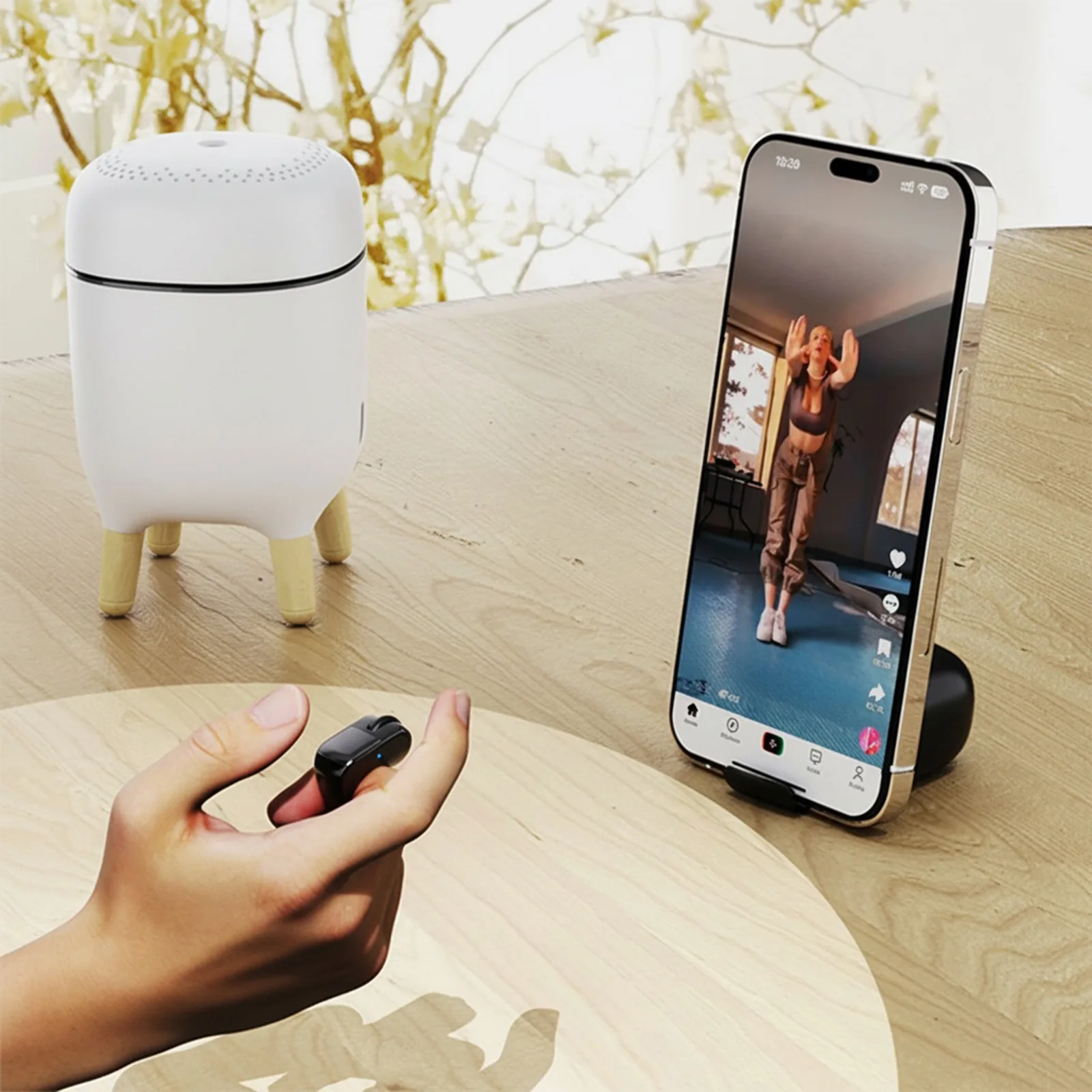 Fingertip Remote Control Bluetooth Scrolling Ring One Click Selfie Page Turning Roller Fingertip Controller With Phone Stand